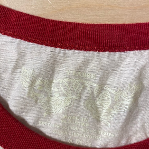 Red and White Graphic T-Shirt XL (OM) - Picture 8 of 12